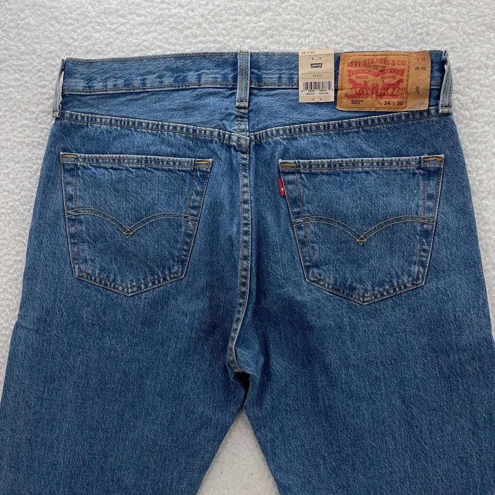 Levis 501 Jeans Mens 34x30 Blue Original Button Fly Medium Wash Denim Cowboy